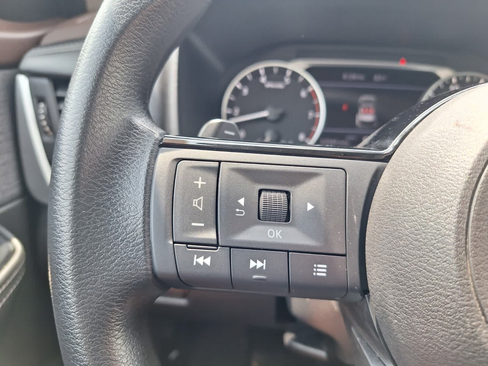 2023 Nissan Rogue SV photo 17