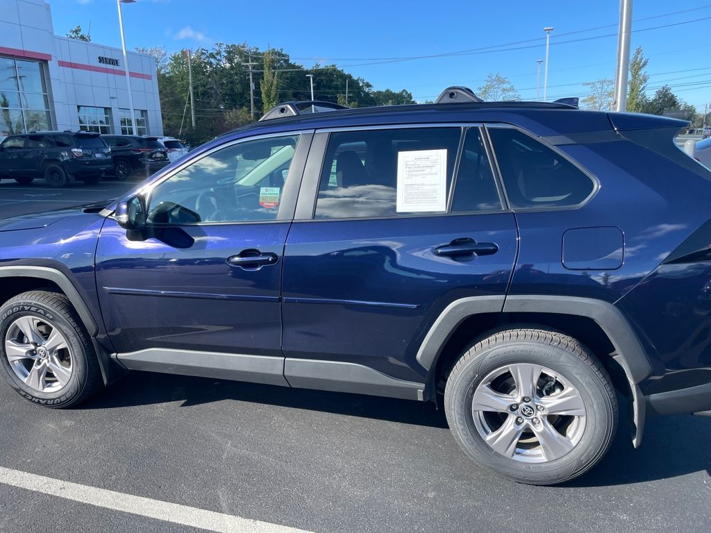 2023 Toyota RAV4 XLE photo 5