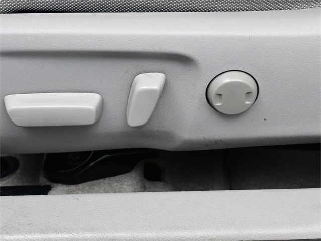 2016 Toyota Camry LE photo 19
