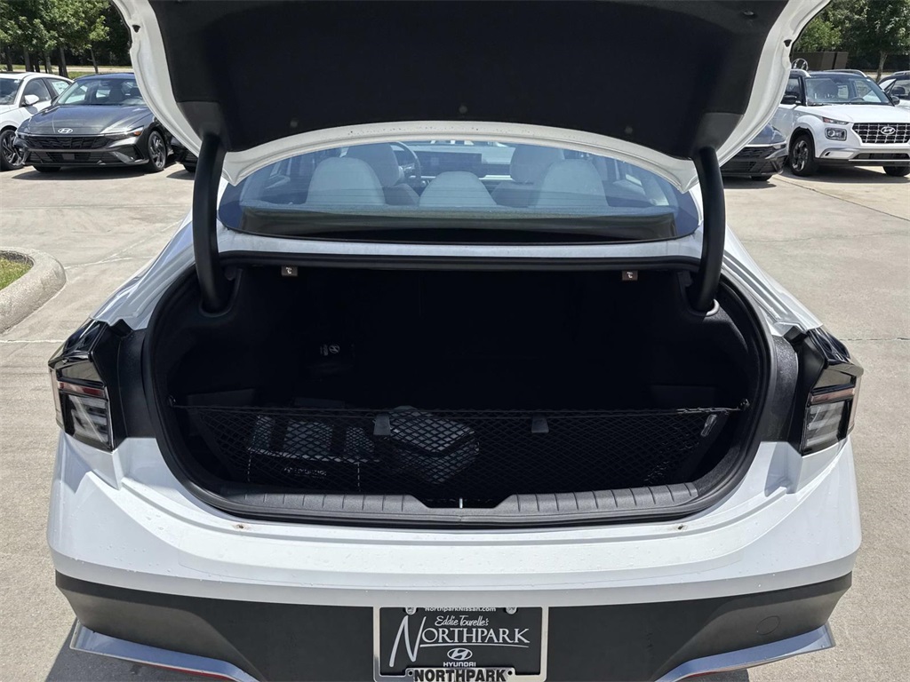 2025 Hyundai Sonata SE photo 3