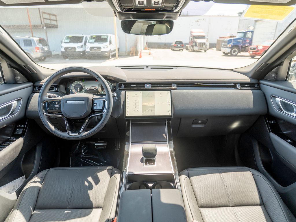 2026 Land Rover Range Rover Velar SE photo 15