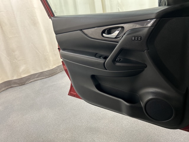 2018 Nissan Rogue SV photo 20