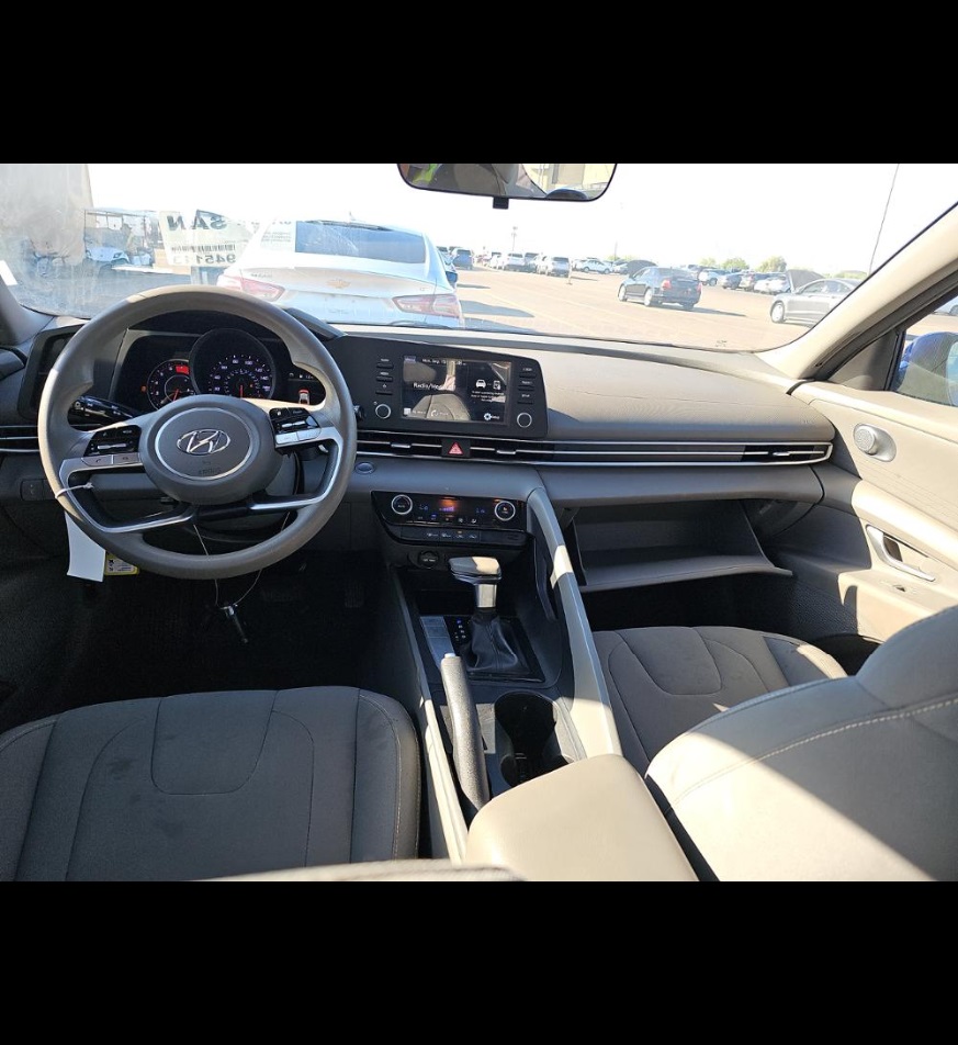 2021 Hyundai Elantra SEL photo 4