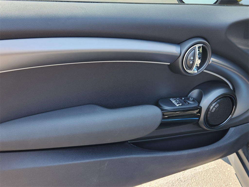 2024 Mini Cooper 2 Door Hardtop SE photo 6