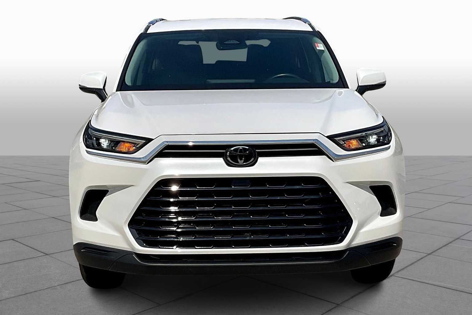 2024 Toyota Grand Highlander XLE photo 3