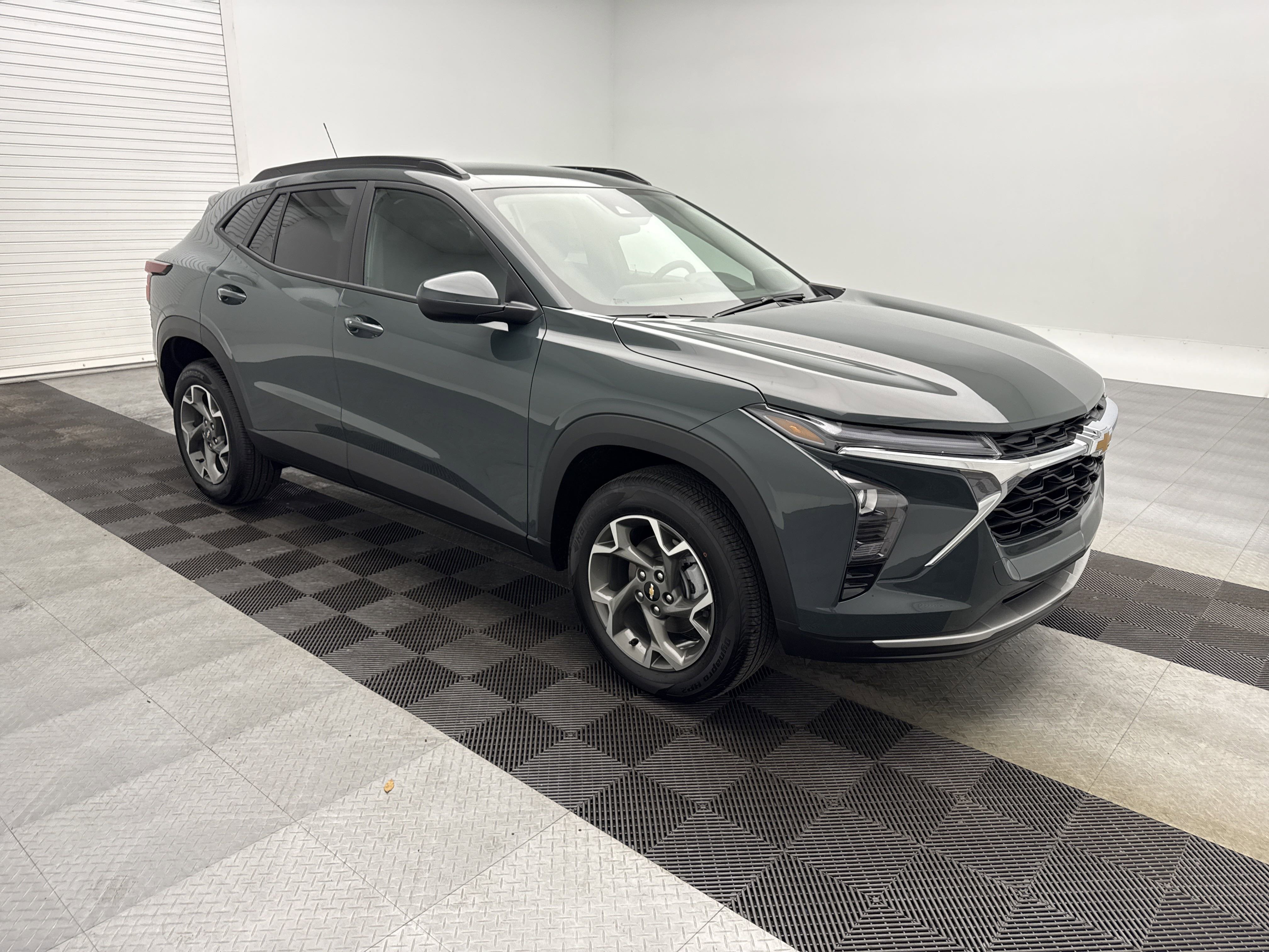2025 Chevrolet Trax LT photo 3