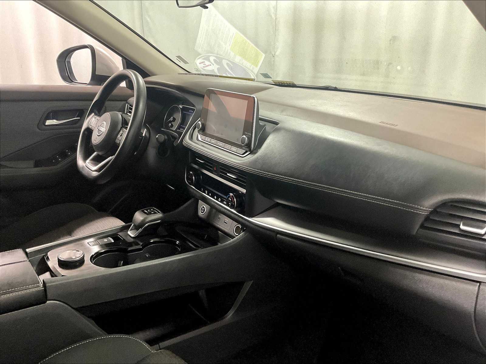 2023 Nissan Rogue SV photo 13
