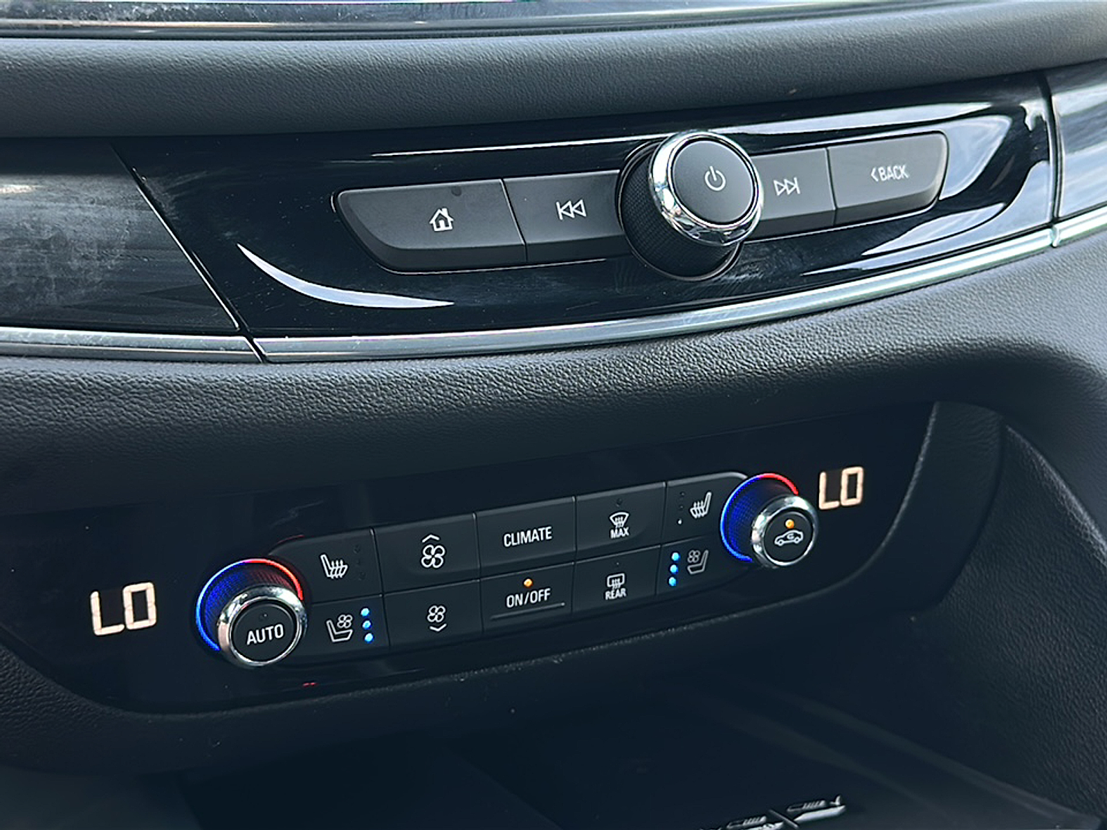 2024 Buick Enclave Premium photo 19