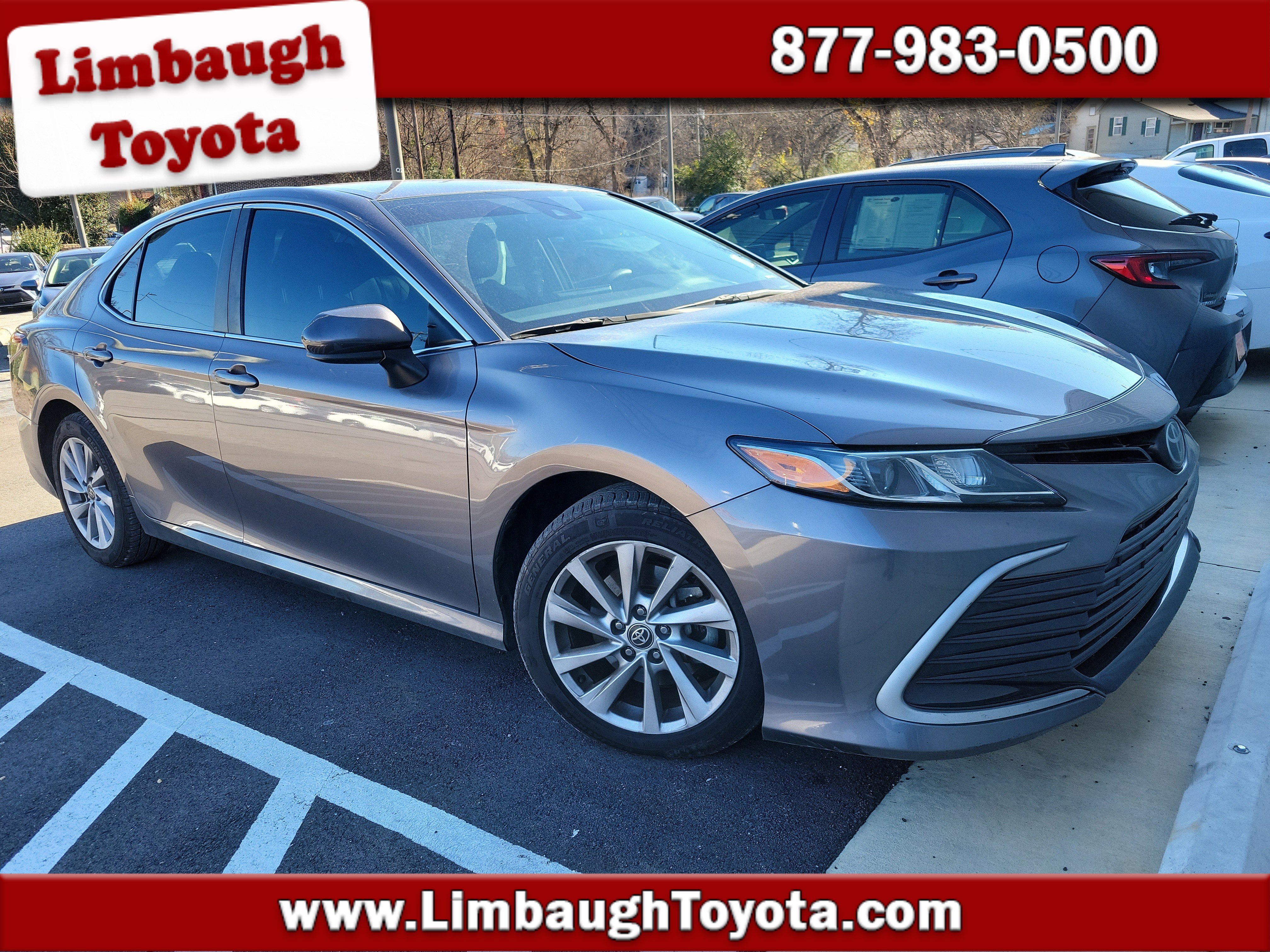 2021 Toyota Camry LE's photo