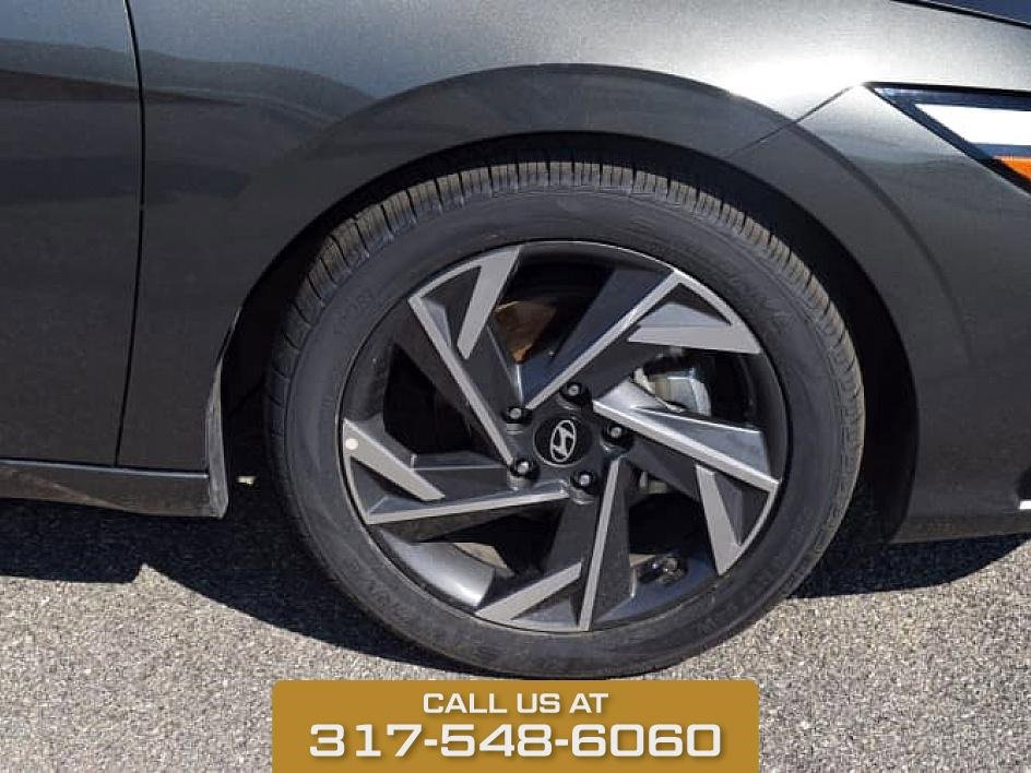 2024 Hyundai Elantra Limited photo 9