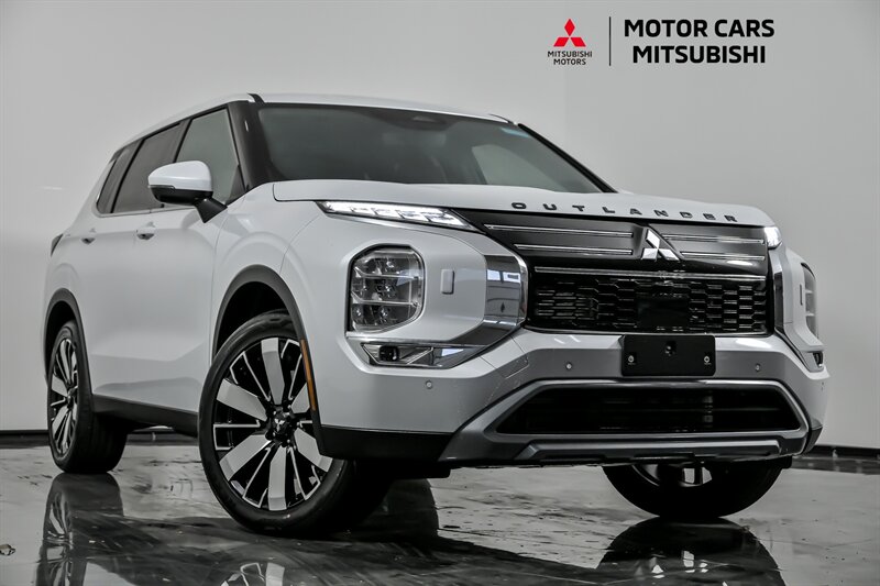 2026 Mitsubishi Outlander SE's photo