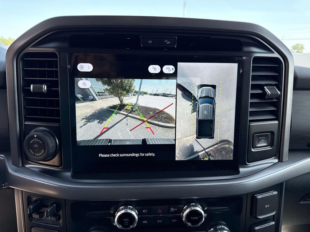 2025 Ford F-150 XLT photo 11