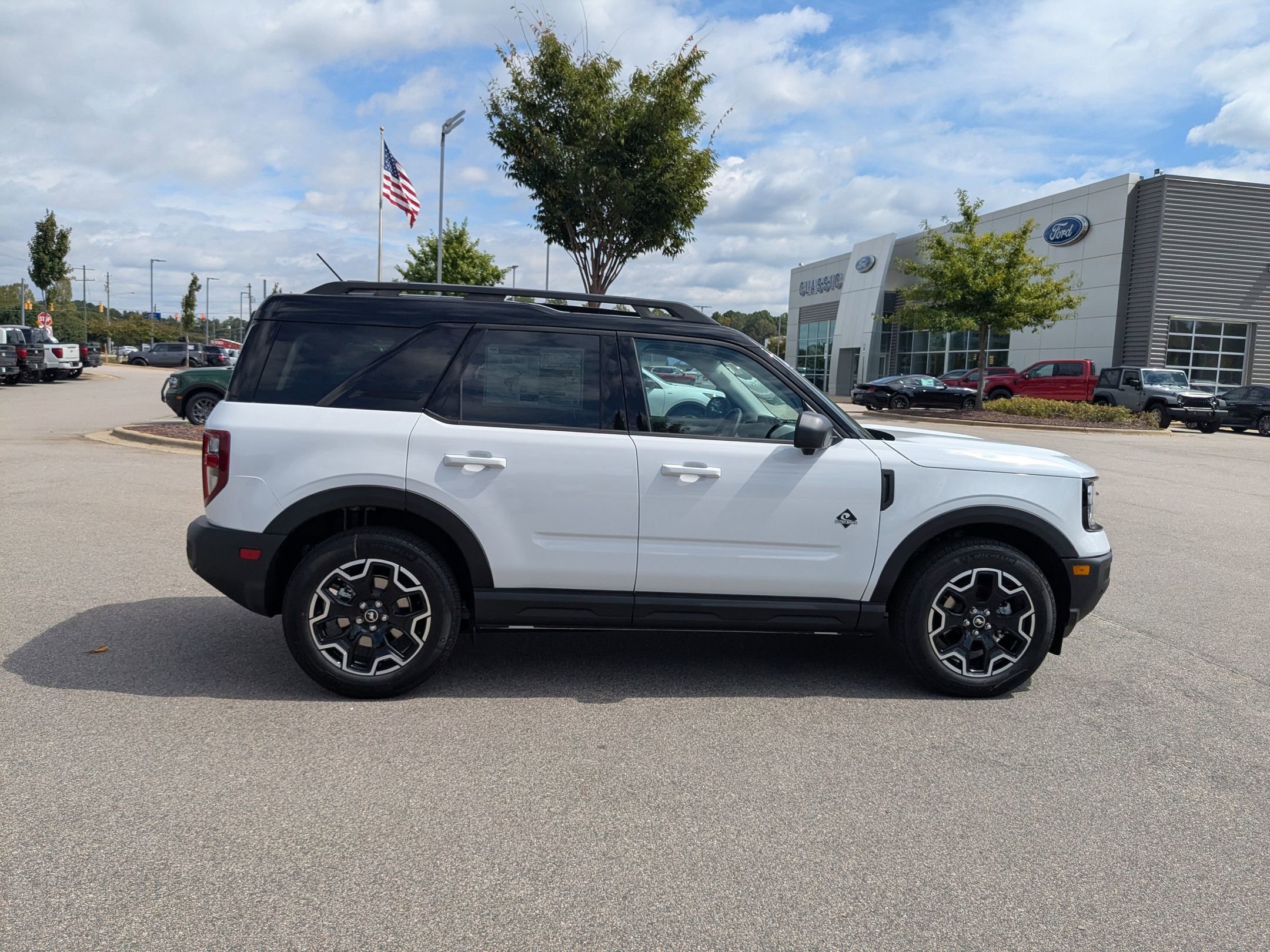 2025 Ford Bronco Sport Outer Banks photo 4
