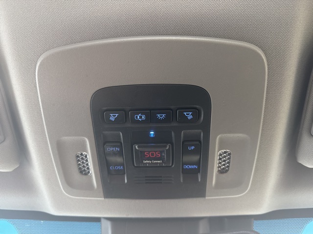 2019 Toyota Camry Hybrid SE photo 13