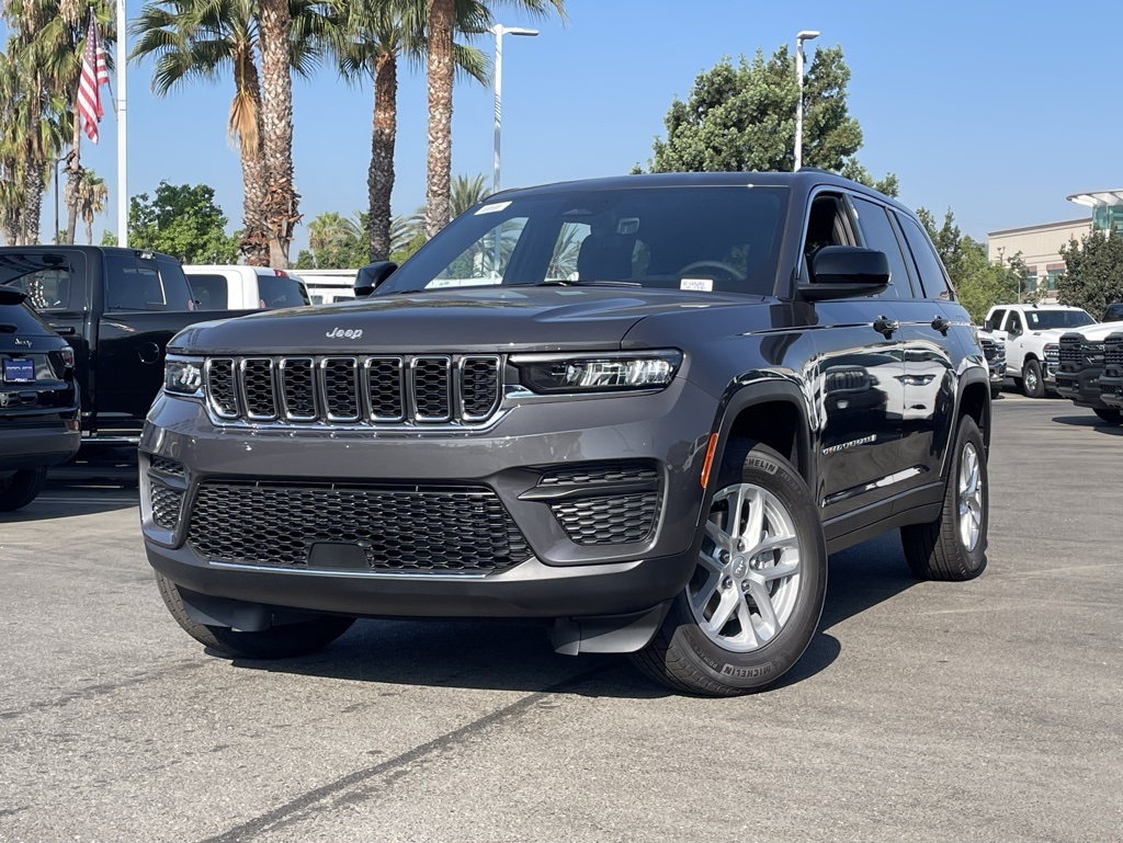 2025 Jeep Grand Cherokee Laredo's photo