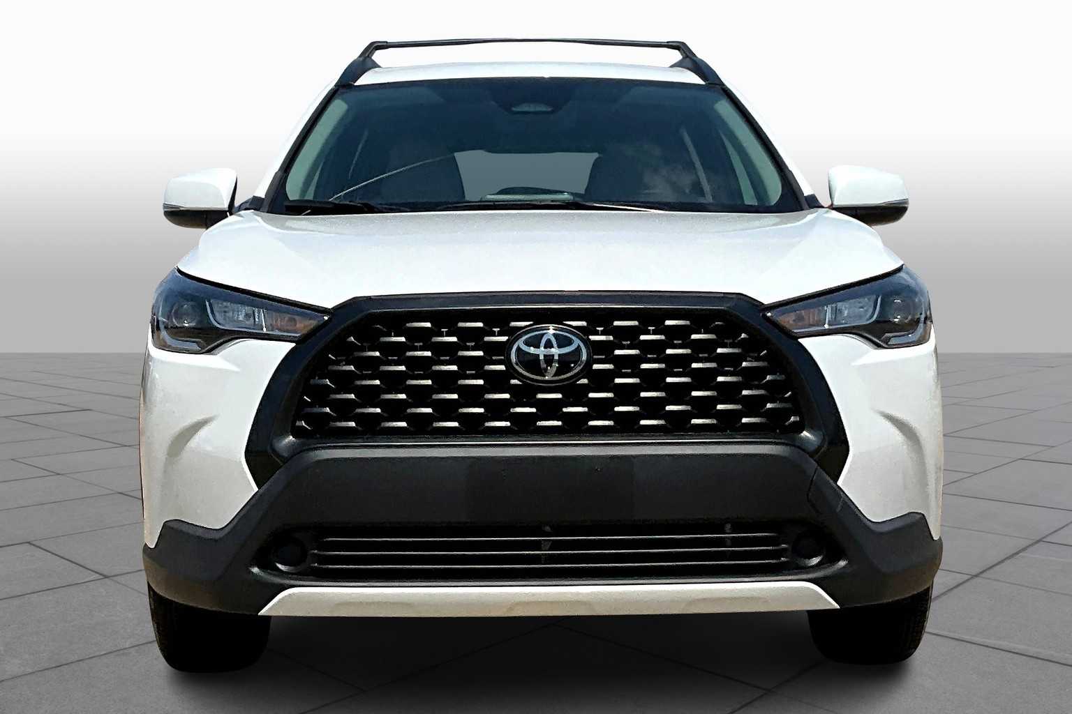 2023 Toyota Corolla Cross LE photo 3