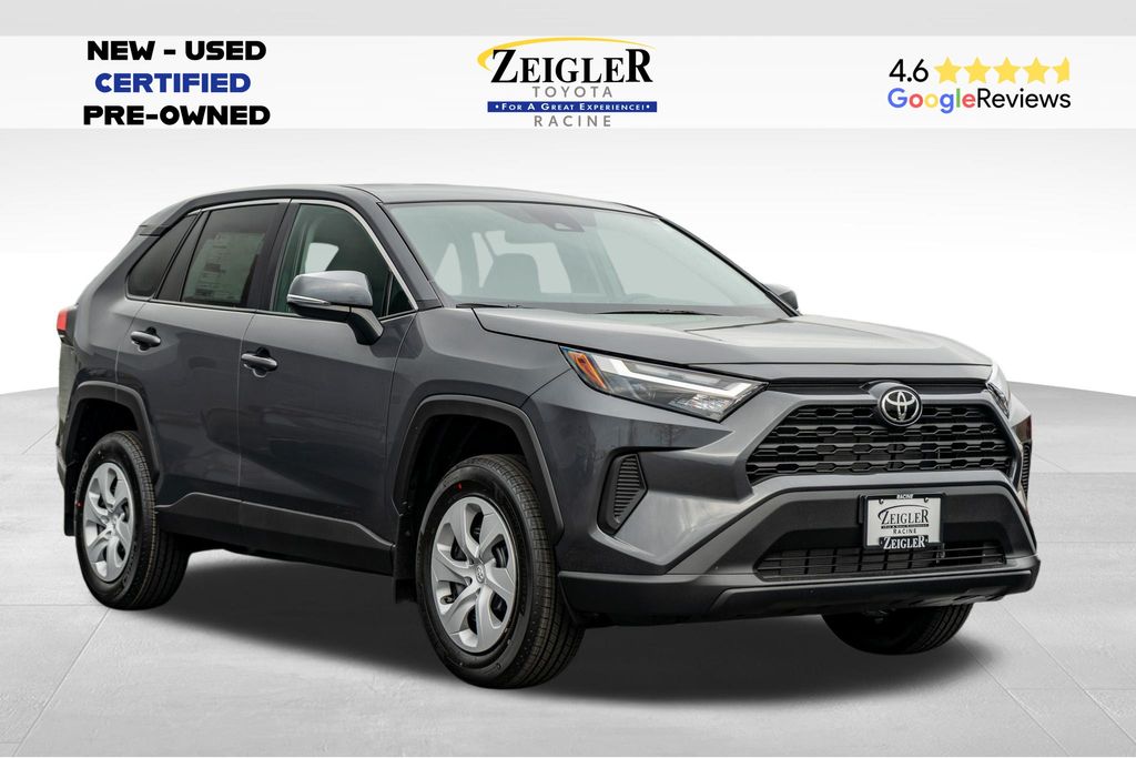 2025 Toyota RAV4 LE's photo
