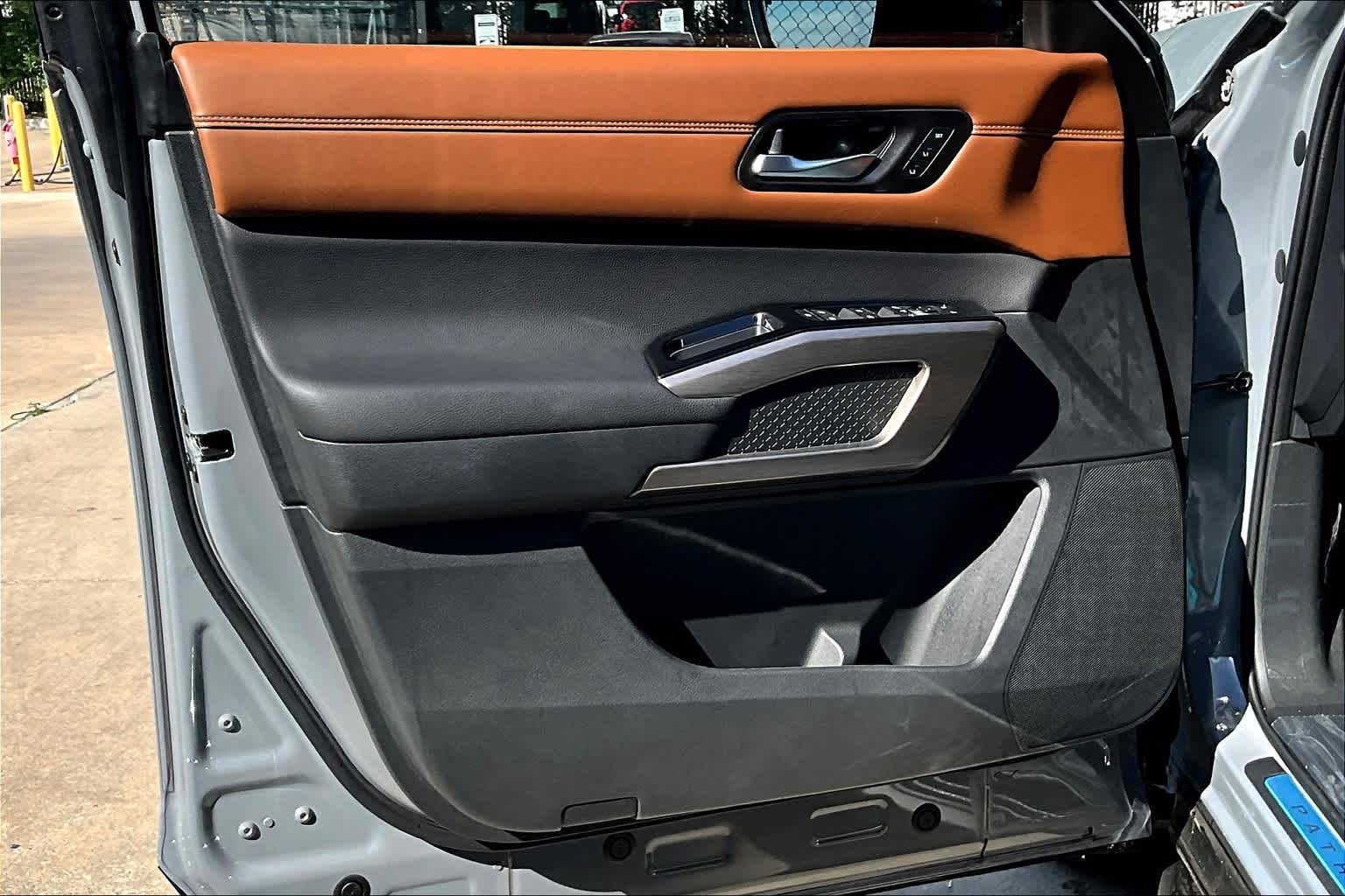 2024 Nissan Pathfinder Platinum photo 13