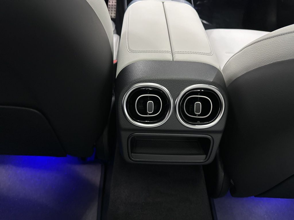 2025 Mercedes Benz C 300 photo 22
