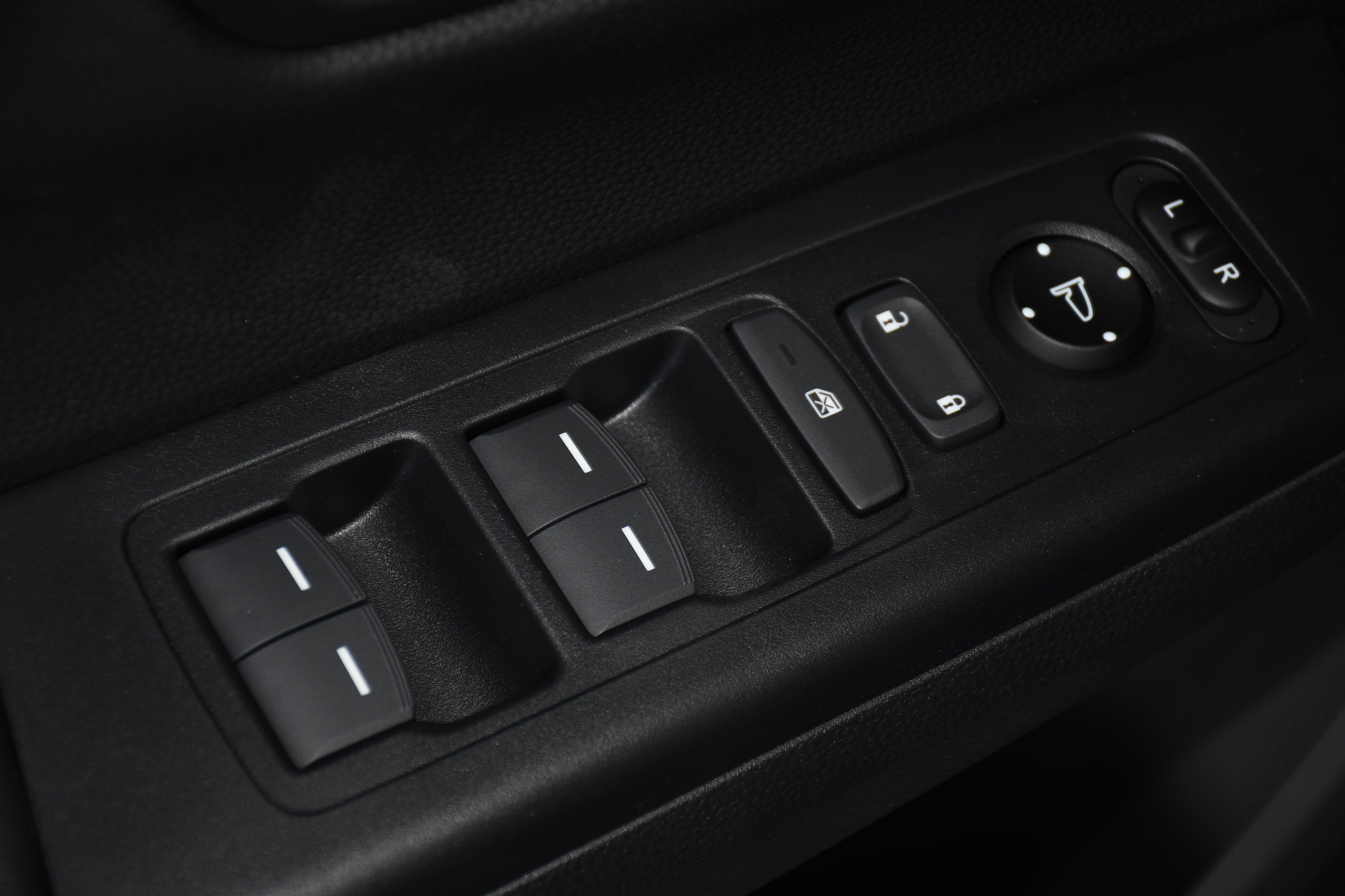 2025 Honda CR-V Hybrid Sport-L photo 3