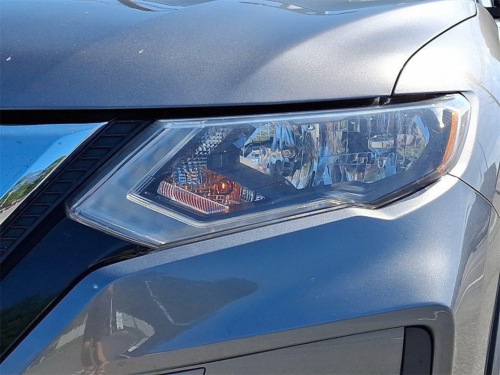 2020 Nissan Rogue SV photo 7