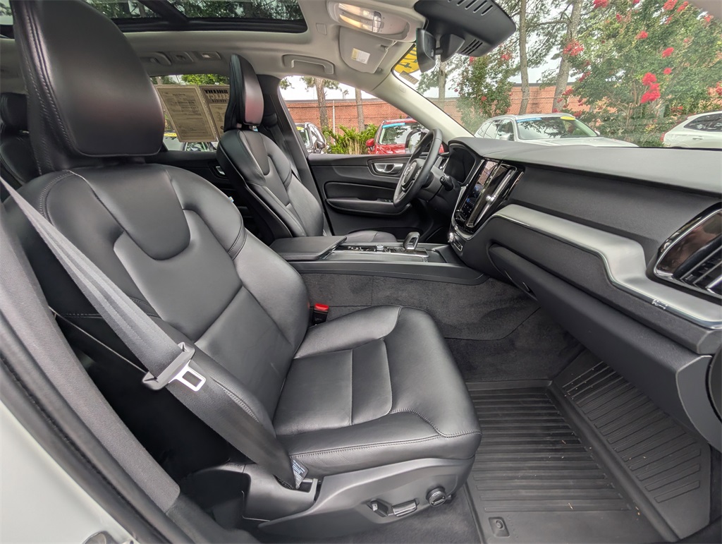 2024 Volvo XC60 Recharge Hybrid T8 Plus photo 2