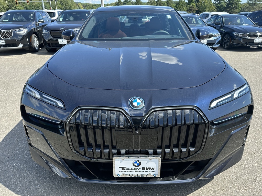 2026 Bmw 750e photo 2