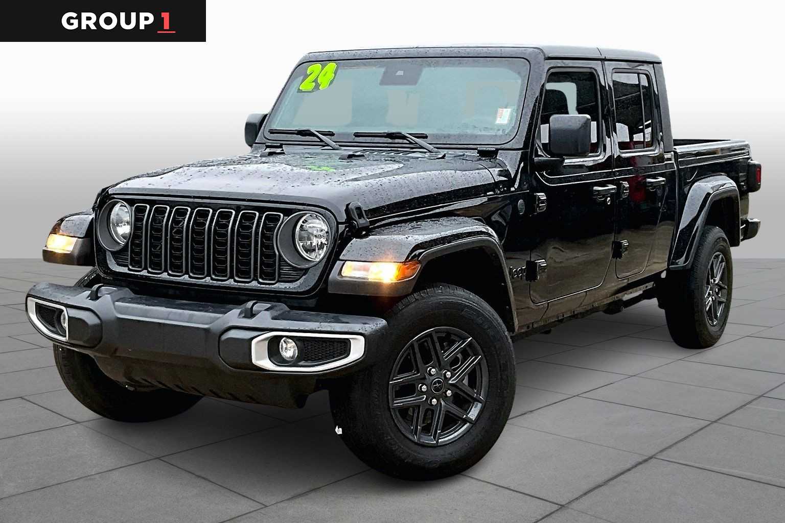 2024 Jeep Gladiator Sport S's photo