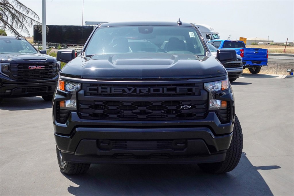 2025 Chevrolet Silverado 1500 Custom photo 4