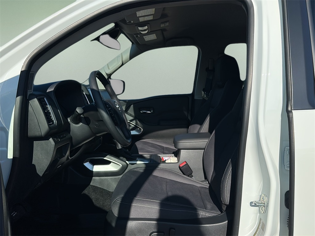 2023 Nissan Frontier Crew Cab SV photo 8