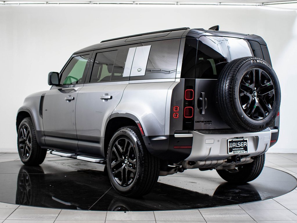 2020 Land Rover Defender 110 SE photo 11