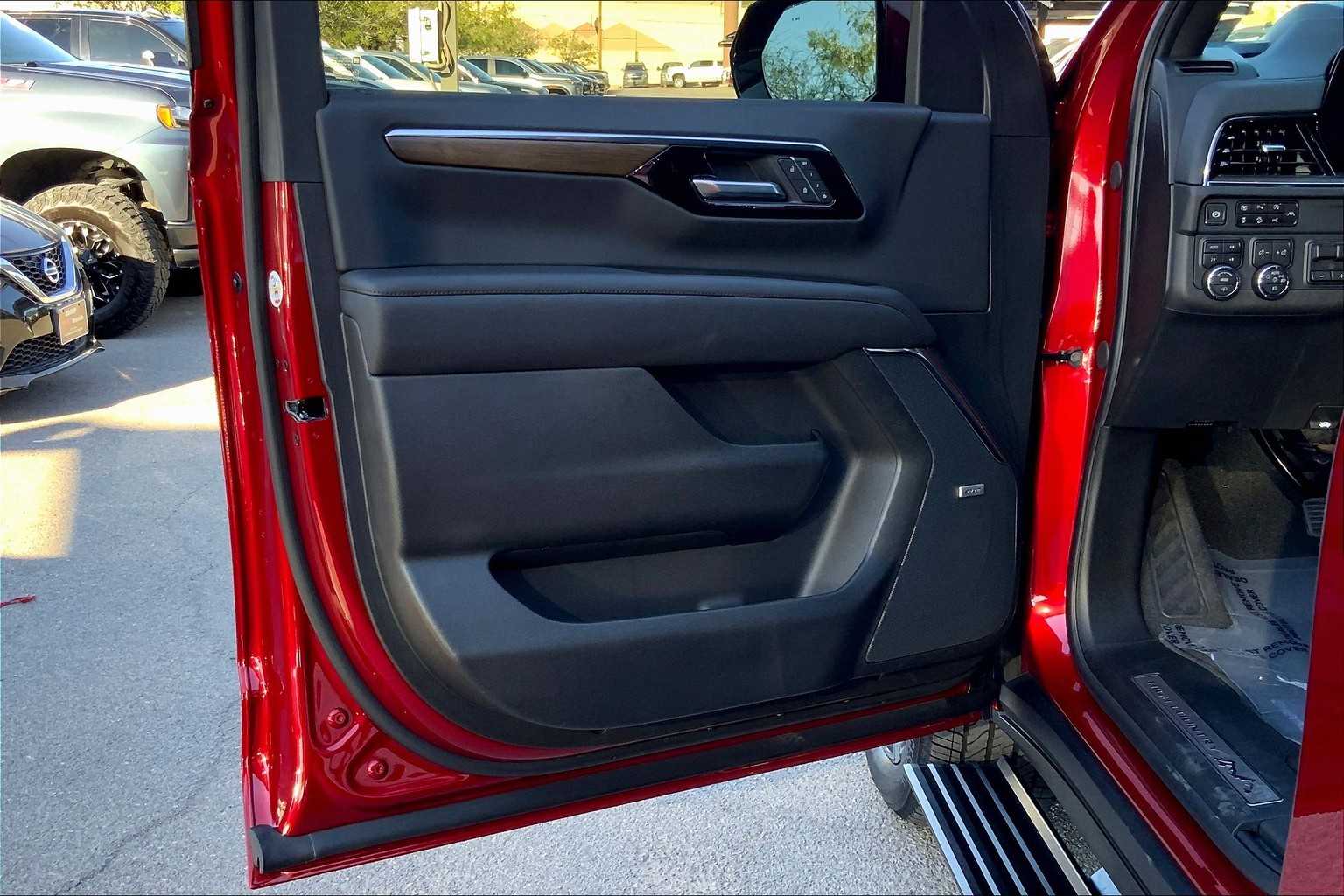 2025 Chevrolet Tahoe High Country photo 19