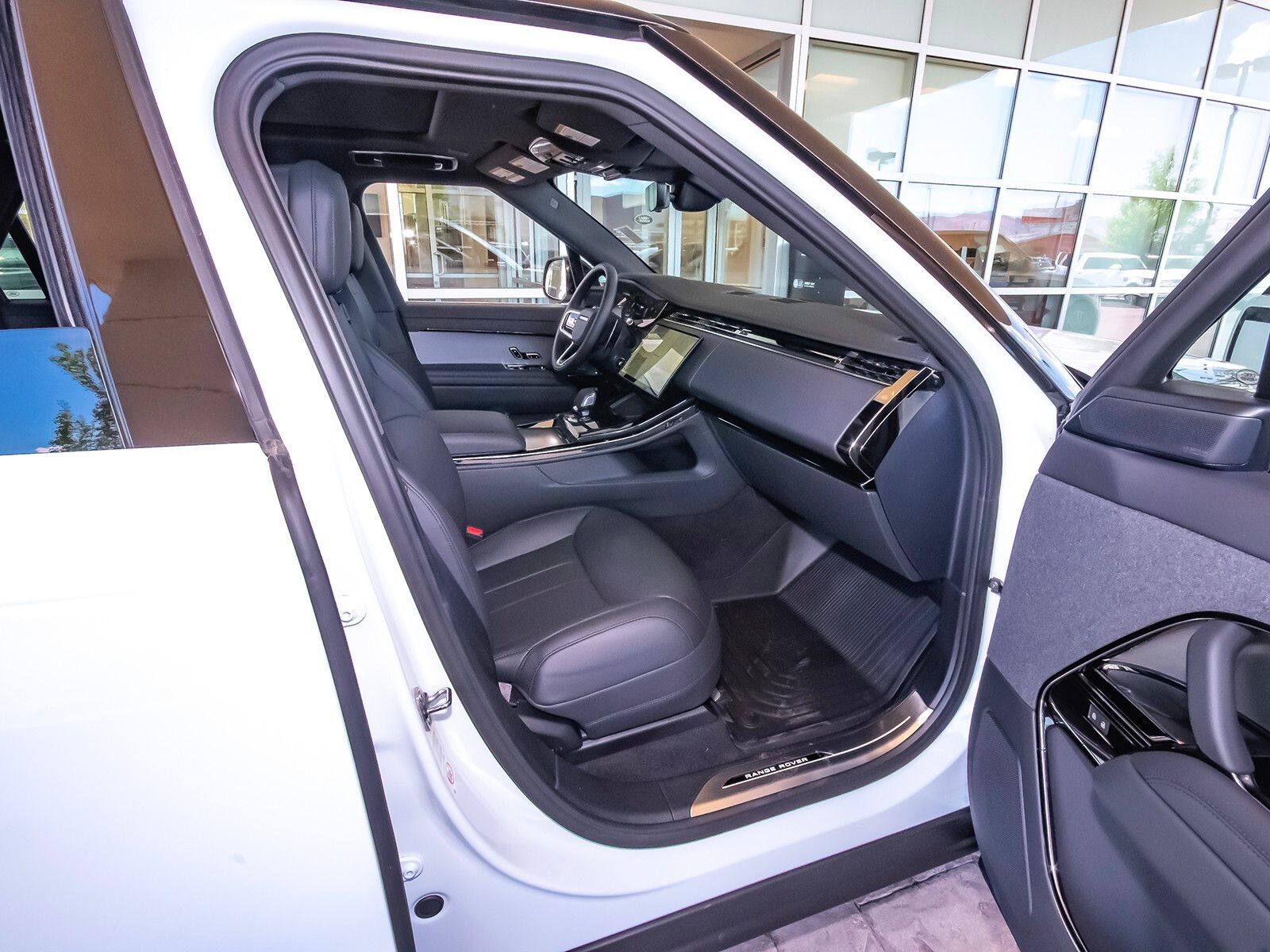 2025 Land Rover Range Rover Sport SE photo 36