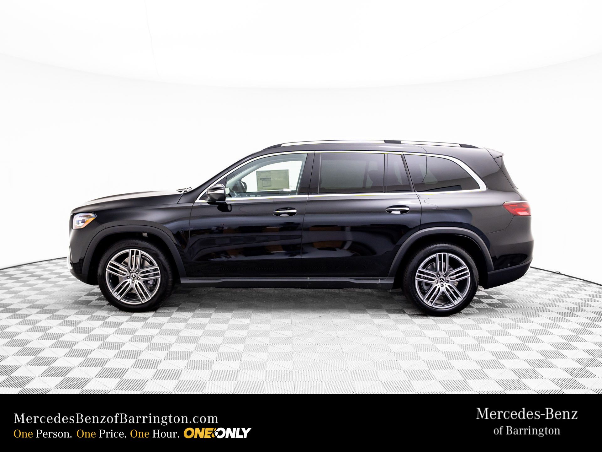 2026 Mercedes Benz GLS 450 4MATIC photo 2