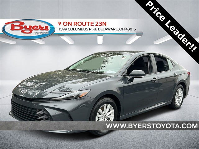 2025 Toyota Camry LE's photo
