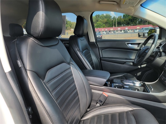 2020 Ford Edge SEL photo 17