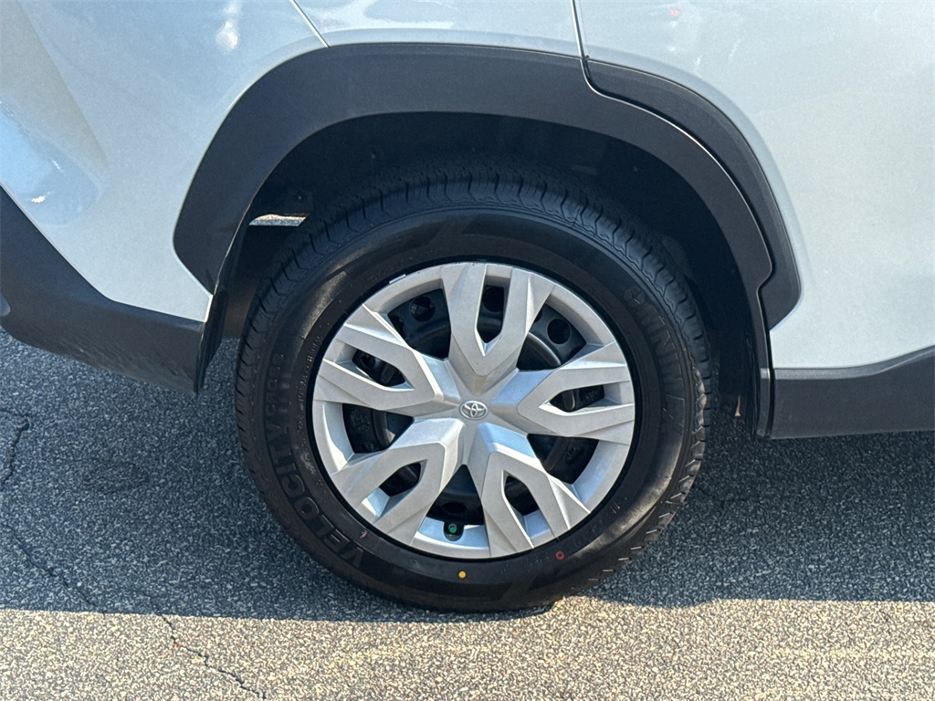 2024 Toyota Corolla Cross L photo 15