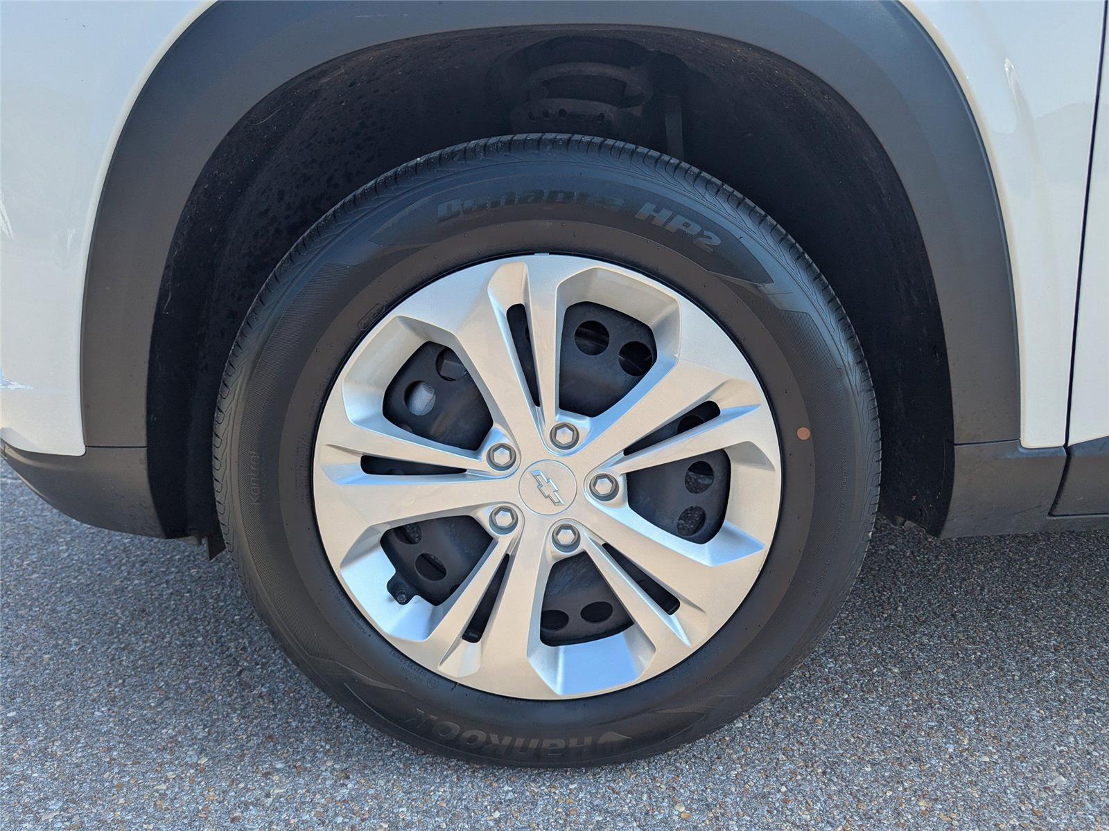 2025 Chevrolet Trax LS photo 10