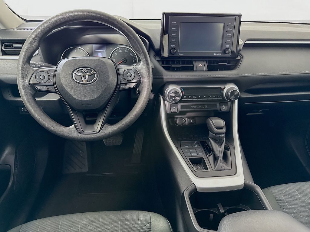 2022 Toyota RAV4 XLE photo 19