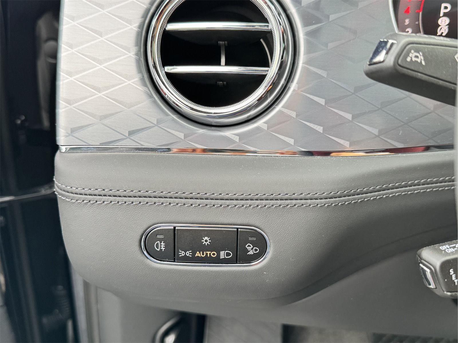 2024 Bentley Bentayga V8 photo 60