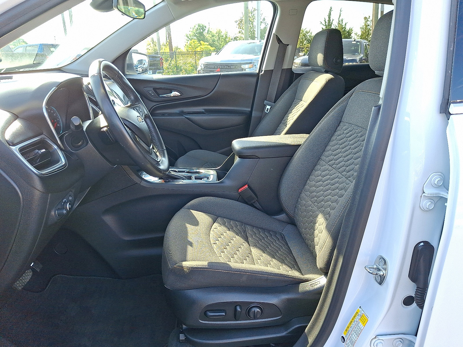2020 Chevrolet Equinox LT photo 11