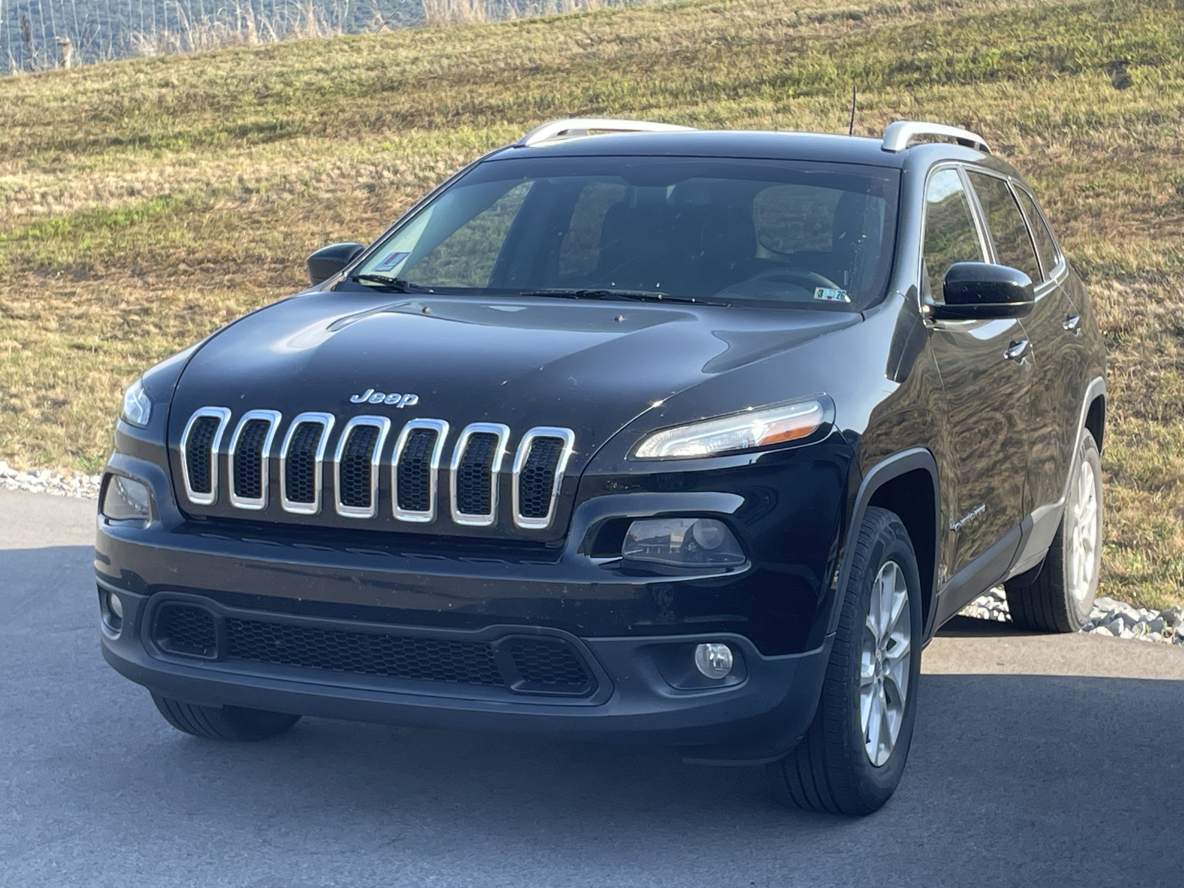 2018 Jeep Cherokee Latitude photo 2