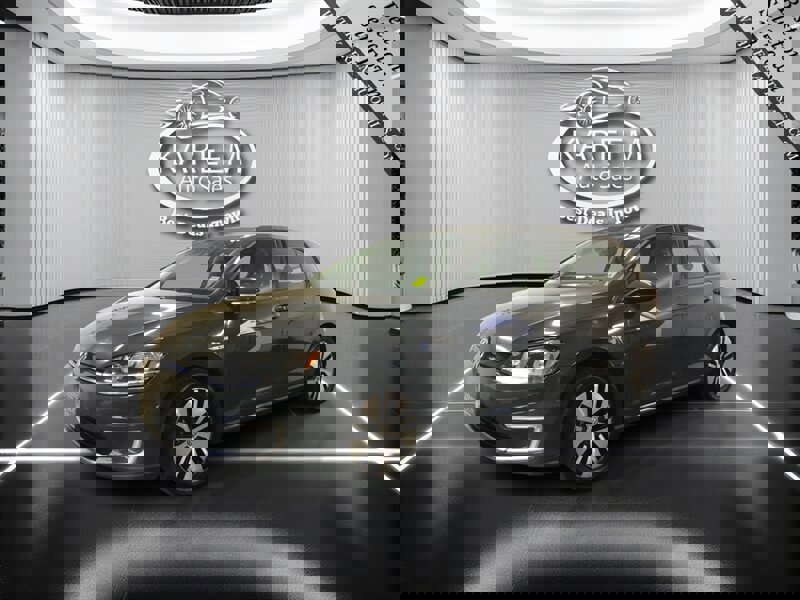 2017 Volkswagen e-Golf e-Golf SE's photo