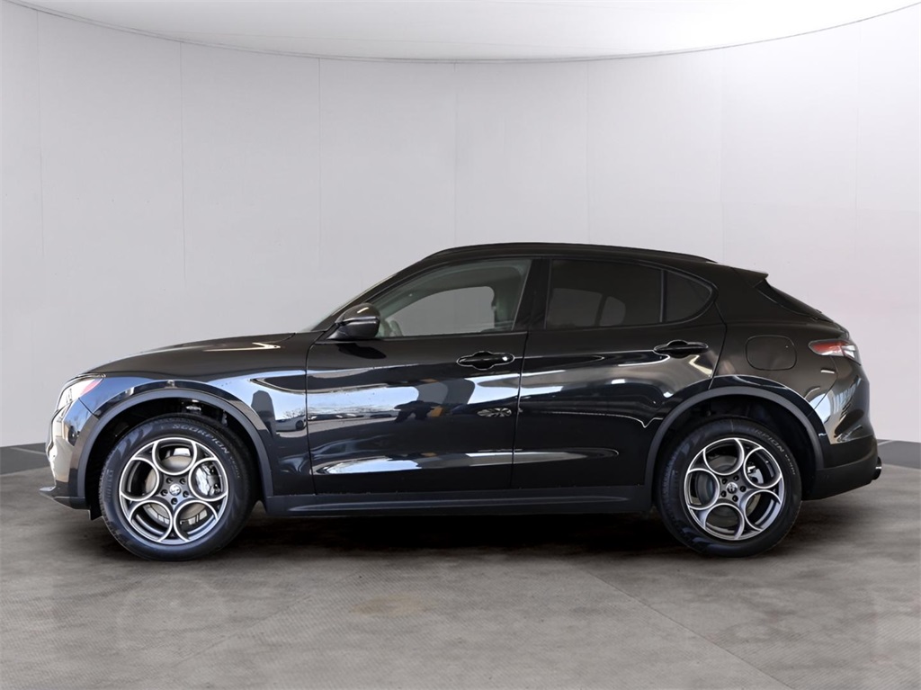 2025 Alfa Romeo Stelvio Sprint Base photo 4