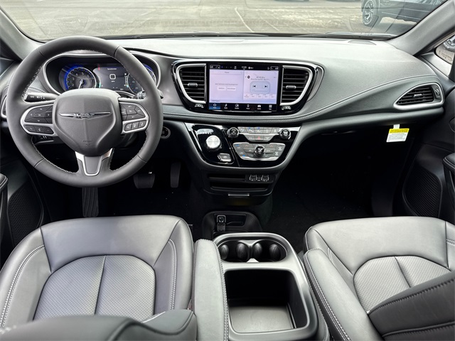 2025 Chrysler Pacifica photo 2