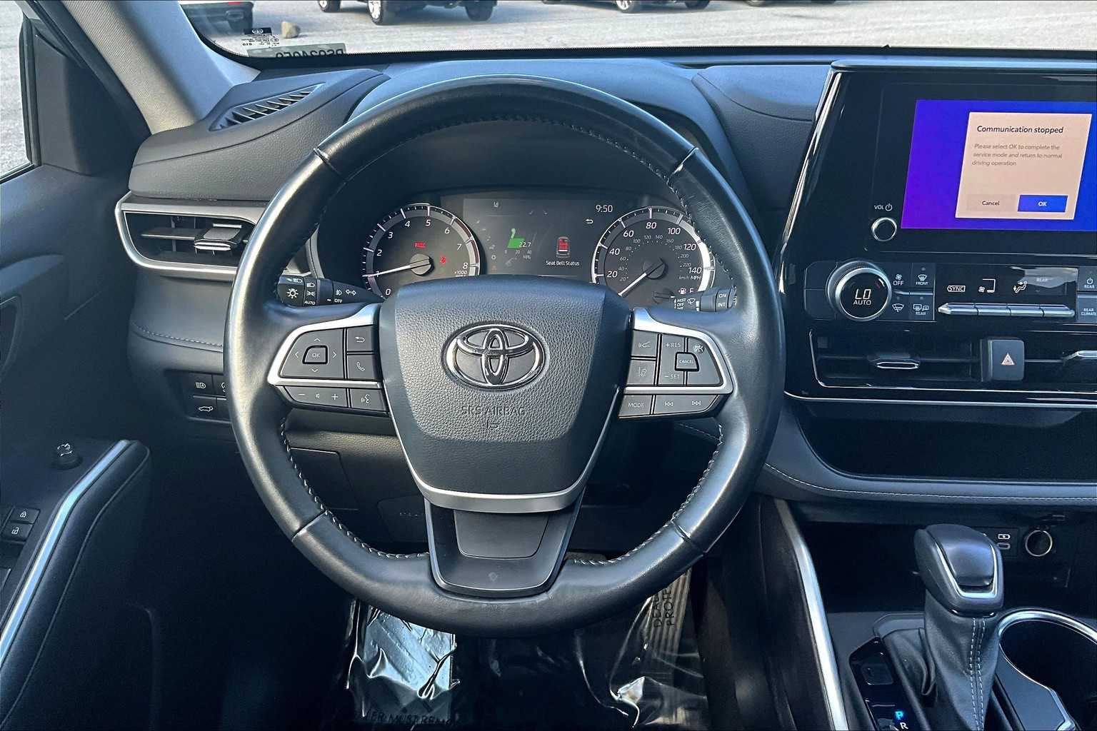 2023 Toyota Highlander LE photo 5
