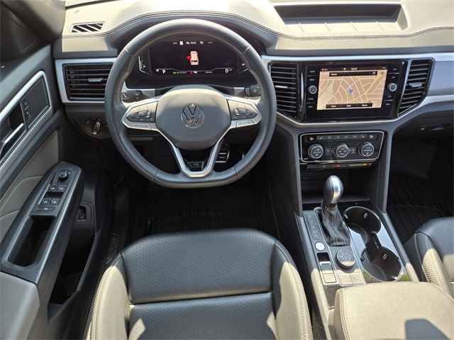 2022 Volkswagen Atlas Cross Sport V6 SEL R-Line photo 5