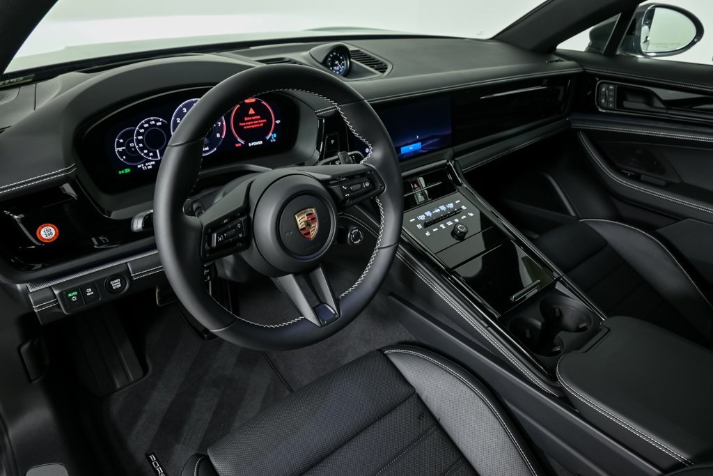 2026 Porsche Panamera E-Hybrid 4 photo 4