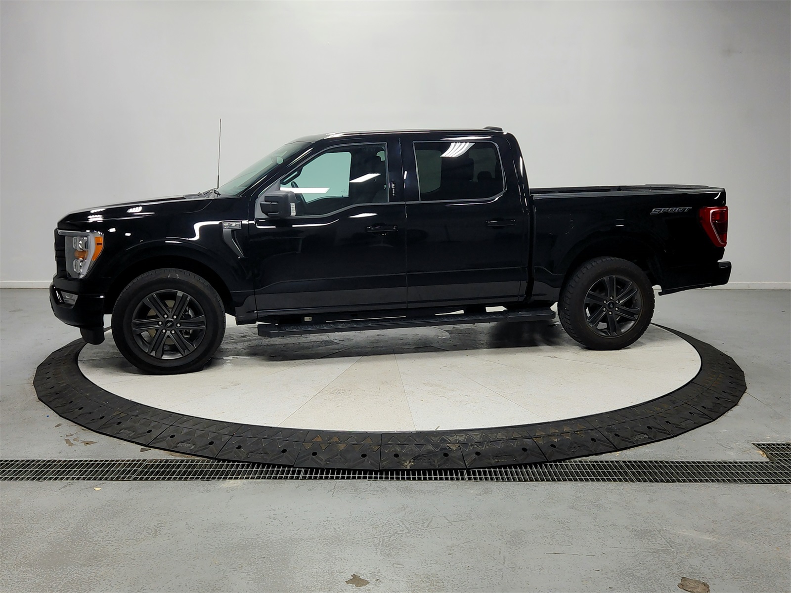 2023 Ford F-150 XLT photo 4