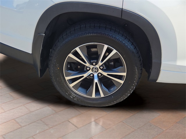2018 Toyota Highlander LE Plus photo 4